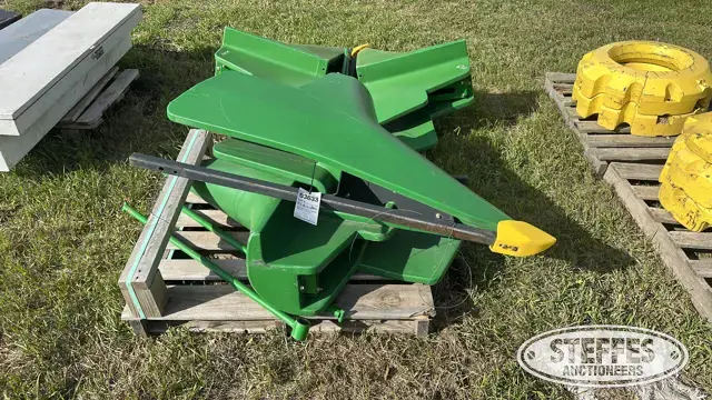 (4) John Deere crop dividers