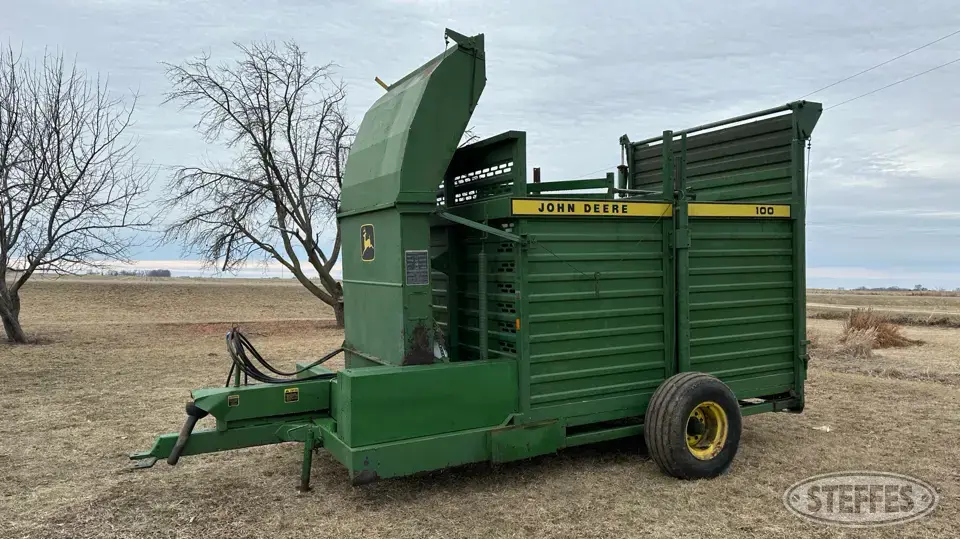 John Deere 100 Bale Handling