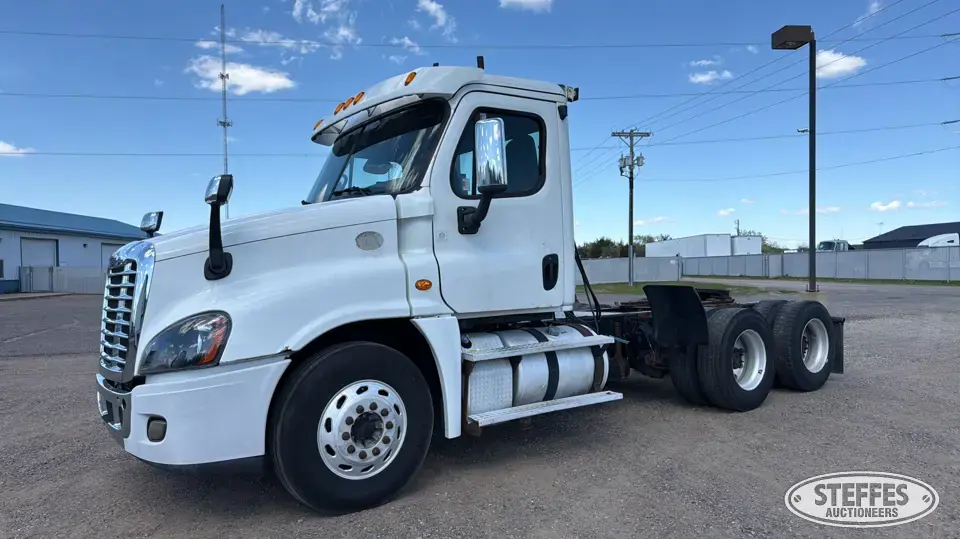 2015 Freightliner Cascadia 125 Conventional Truck without Sleeper