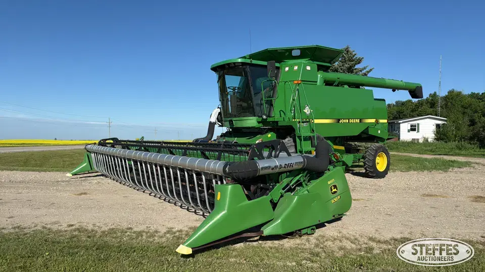 1997 John Deere 9600 Combine