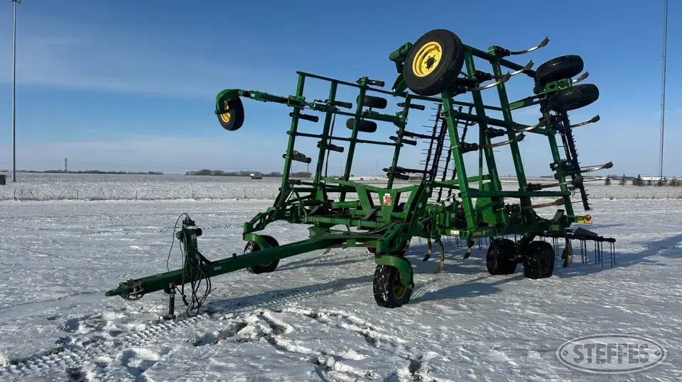 2017 John Deere 2410 Chisel Plow
