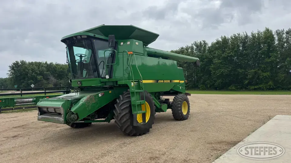 1996 John Deere 9600 Combine