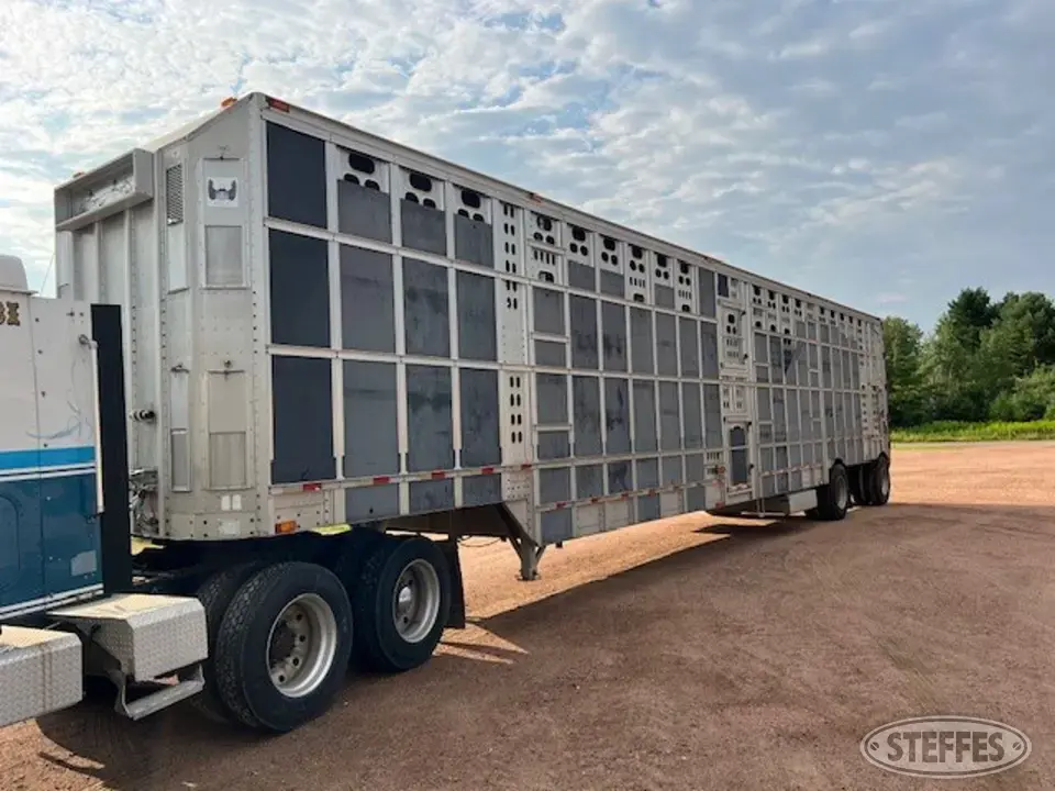 2006 Barrett Semi Livestock Trailer