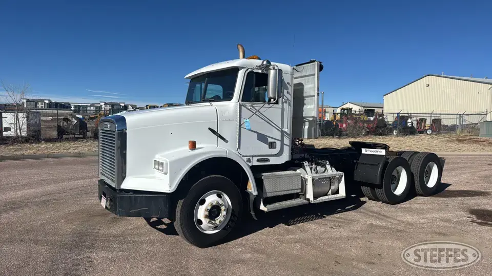 2000 Freightliner FLD112 Conventional Truck without Sleeper