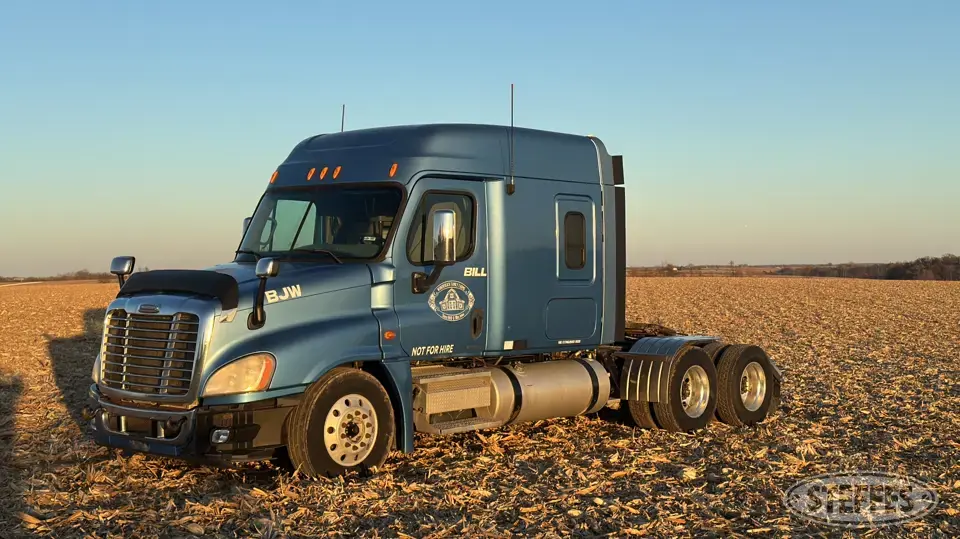 2009 Freightliner Cascadia 125 Conventional Truck with Sleeper