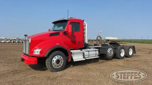 2023 Kenworth T880