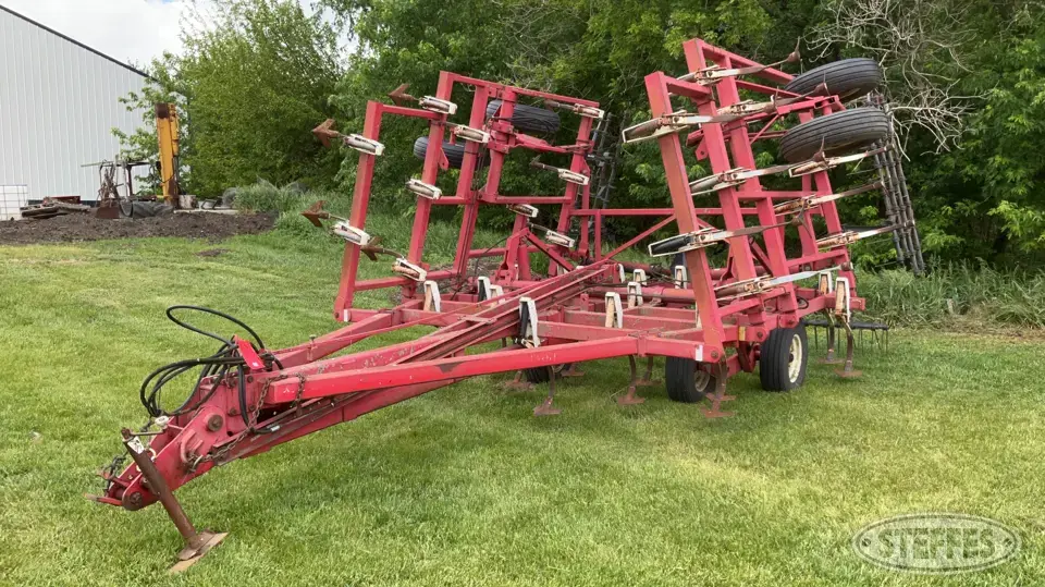 Wil-Rich 3400 Field Cultivator