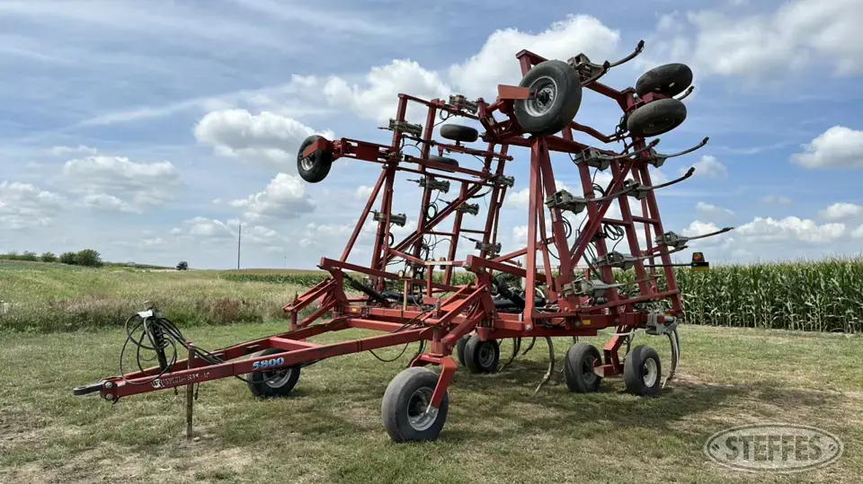 2011 Wil-Rich 5800 Chisel Plow