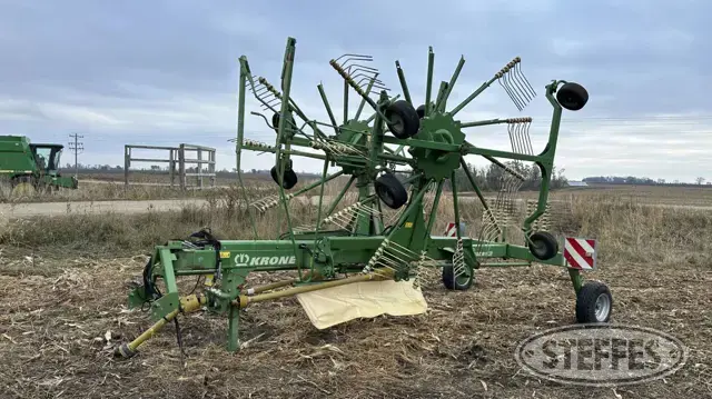 2004 Krone Swadro 881