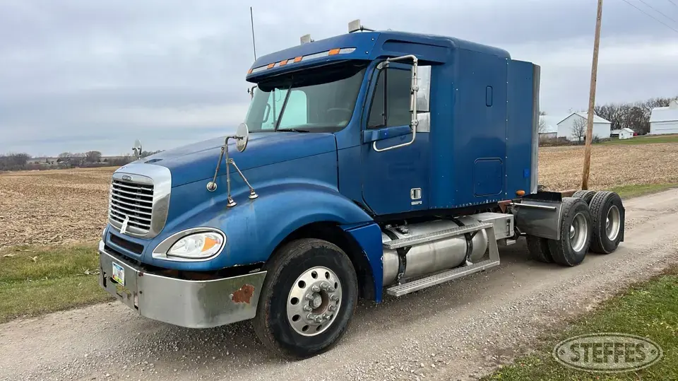 2001 Freightliner Columbia Conventional Truck with Sleeper