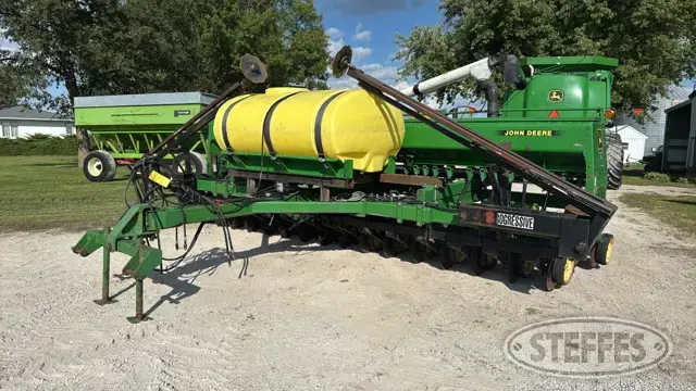 John Deere 750