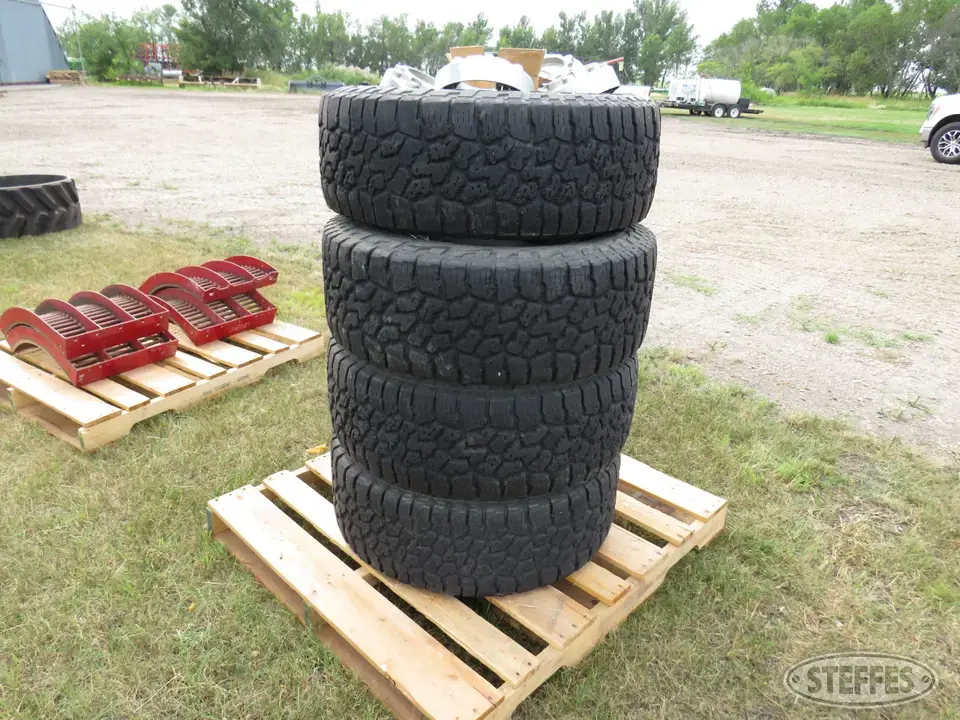(4) Falken Wildpeak LT285/65R18 tires Truck Tire