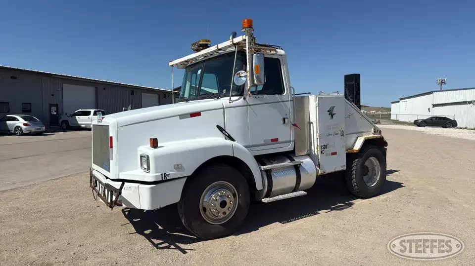 1994 White/GMC mobile home toter Conventional Truck without Sleeper