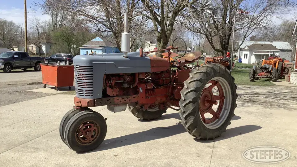 Farmall Super M 2WD Tractor