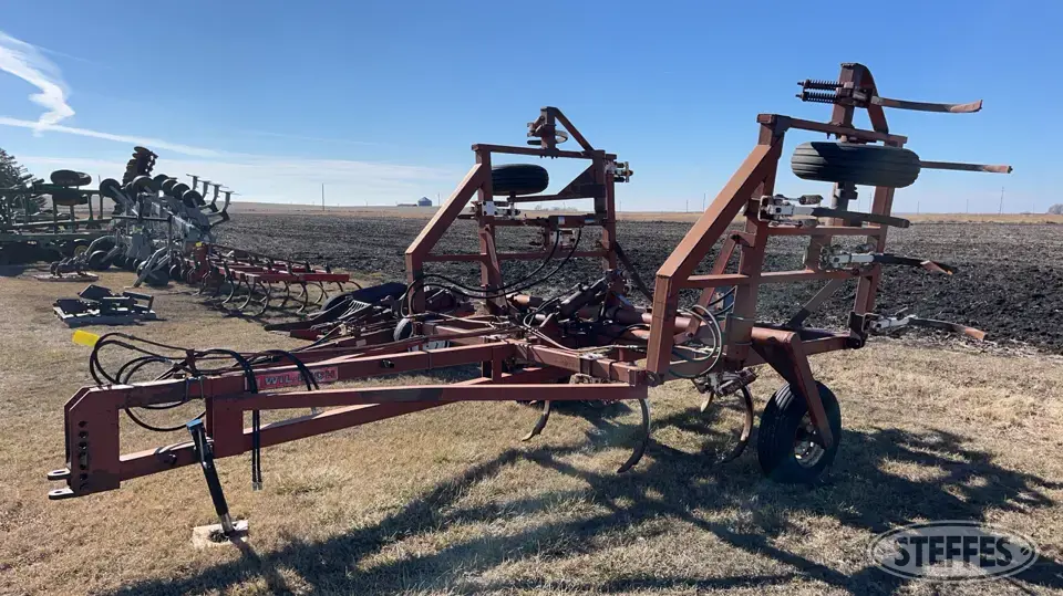 Wil-Rich 8 CPW Chisel Plow