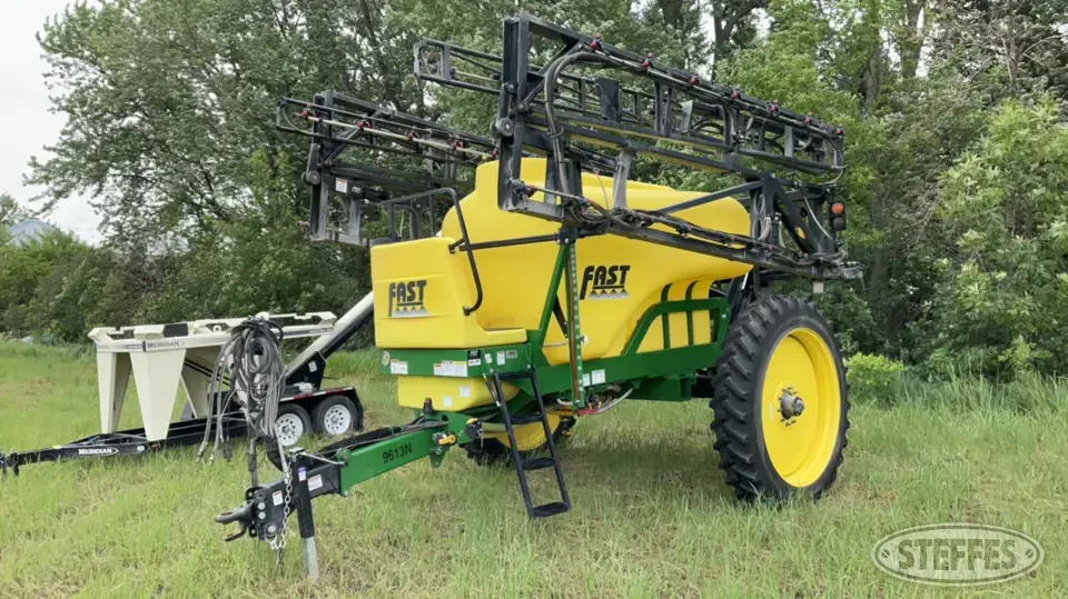 Fast 9613N Pull-Type Sprayer