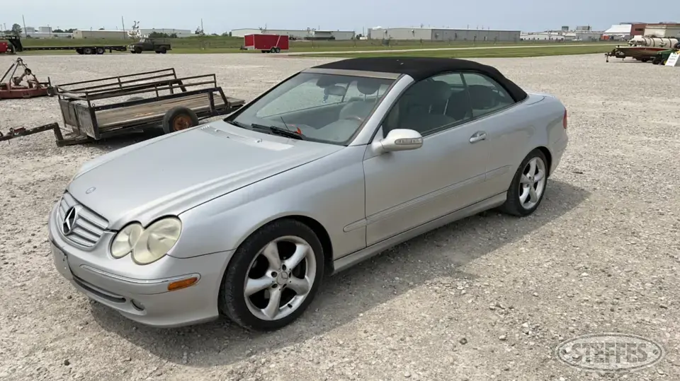 2005 Mercedes-Benz CLK320 Car