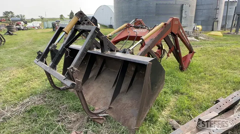 Leon 690 Tractor Loaders and Attachment