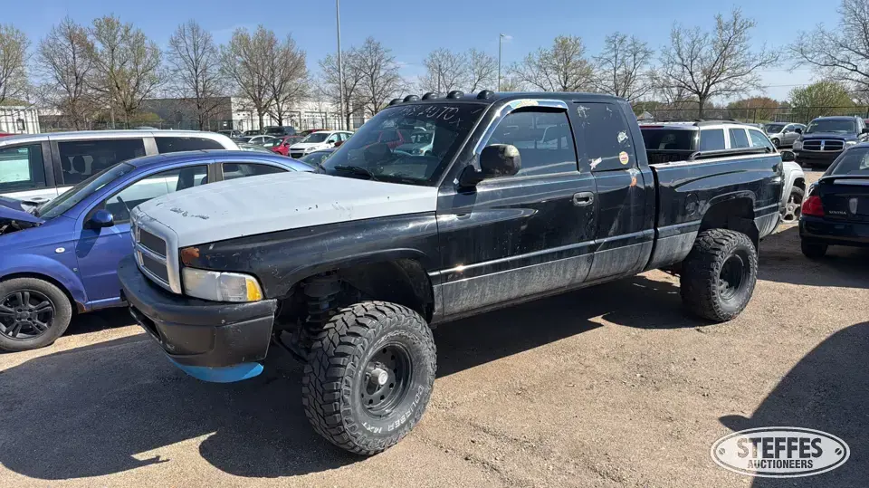 2001 Dodge Ram 1500 ST Half Ton Pickup