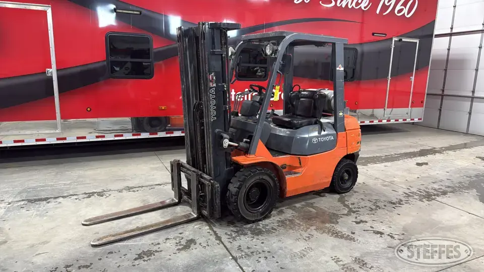 Toyota 7FGU25 Warehouse Forklift