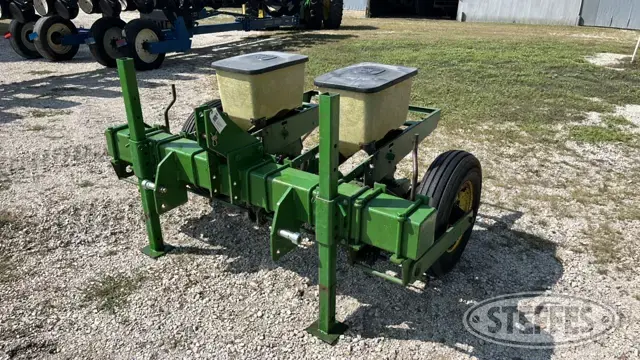 John Deere 7100