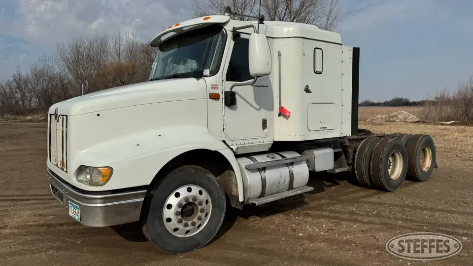 2000 International 9200 Conventional Truck with Sleeper