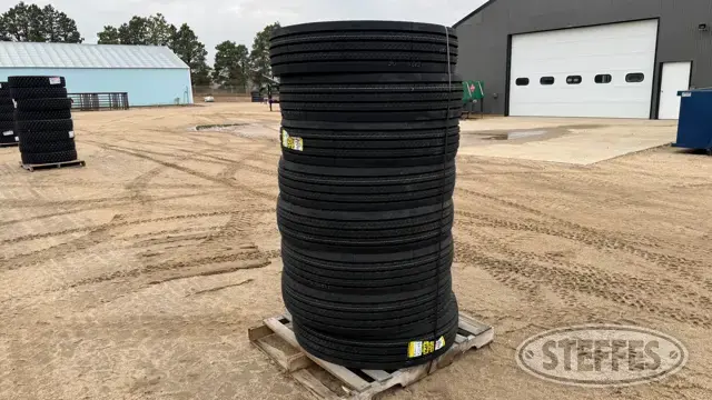 (8) Zwarthz 149/146L 11R22.5 tires
