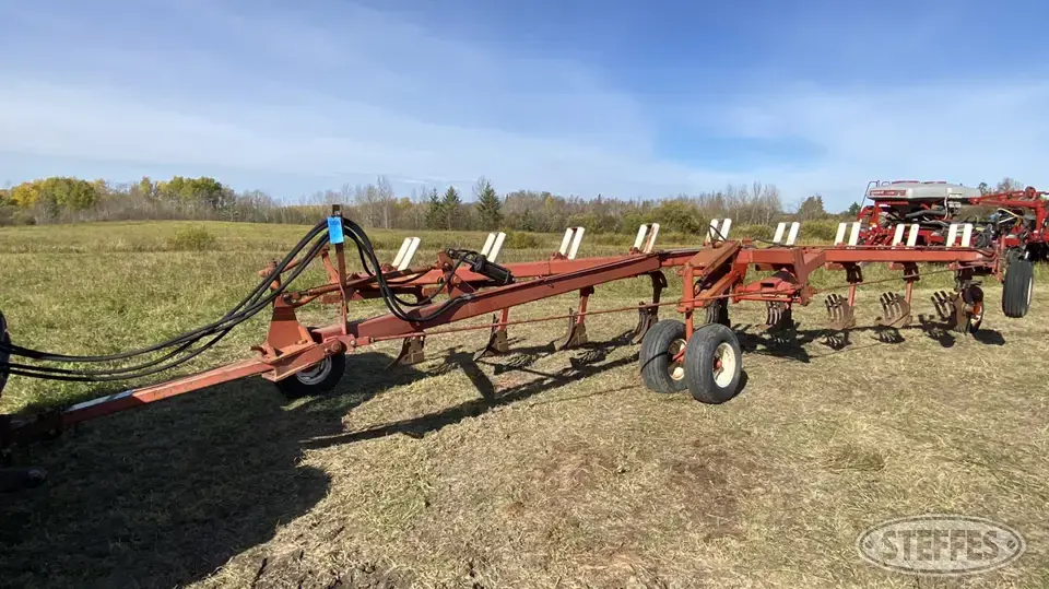 International 800 Plow