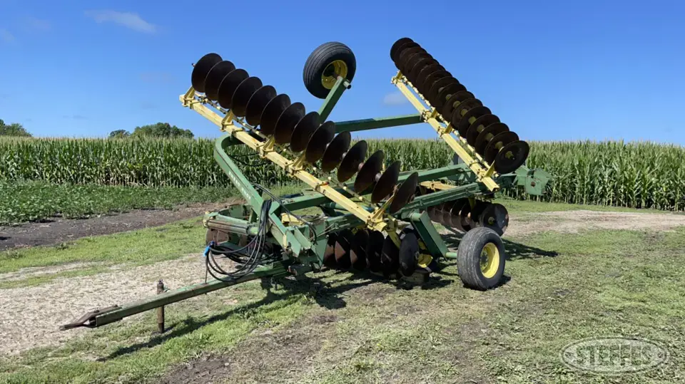John Deere 220 Disc