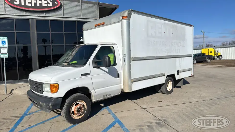 2006 Ford E-350 Single Axle Boxed Truck