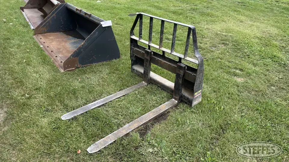 Erskine pallet forks Skid Steer Fork
