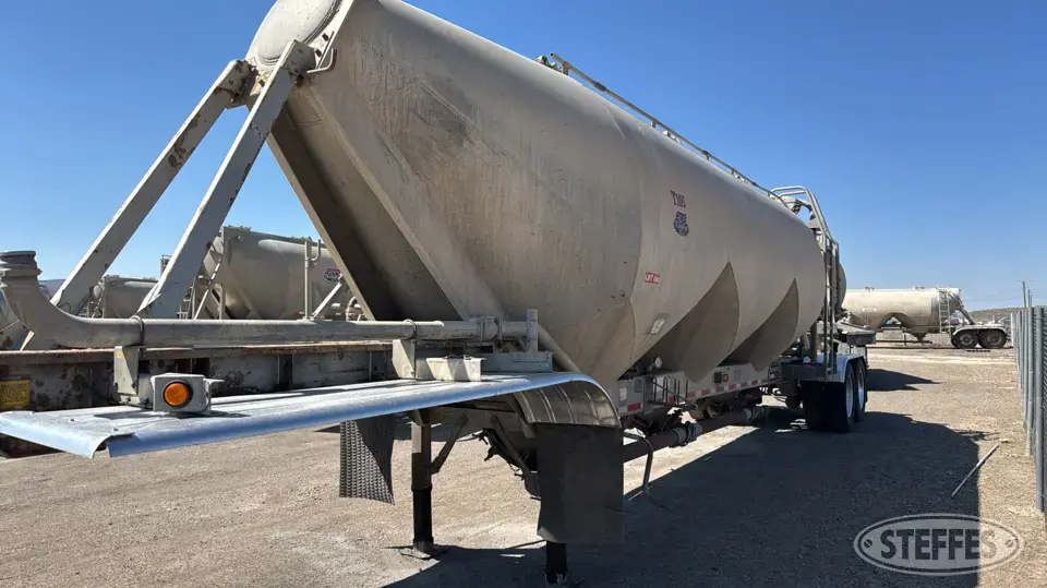 2005 LBT 1,200 cu. ft. Pneumatic Trailer