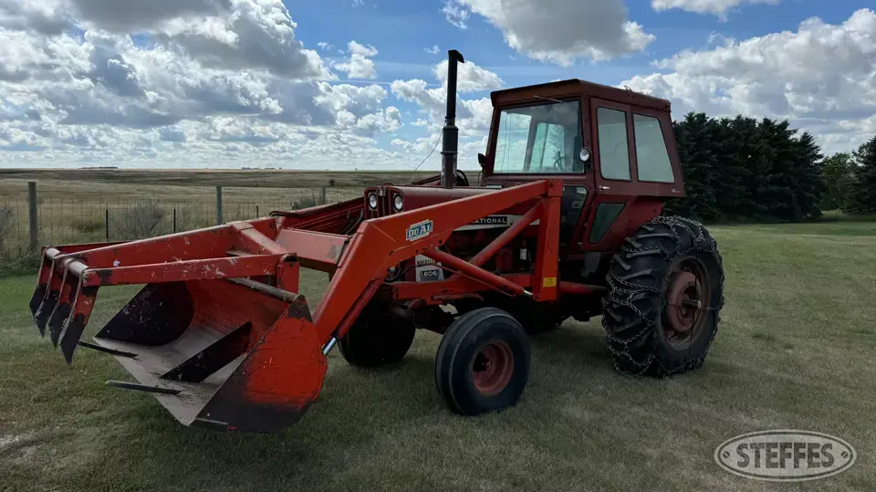 1966 International 806 Collectible Tractor