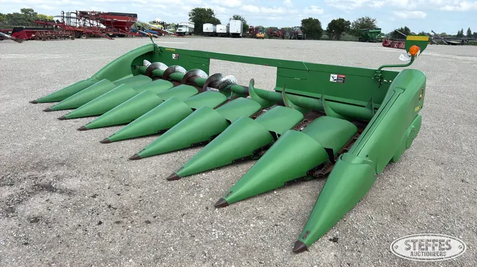 2010 John Deere 608C Corn Head