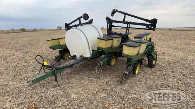 John Deere 7000