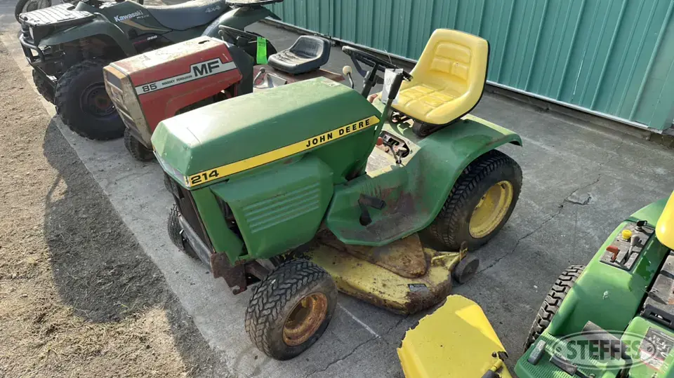 John Deere 214 Lawn Tractor