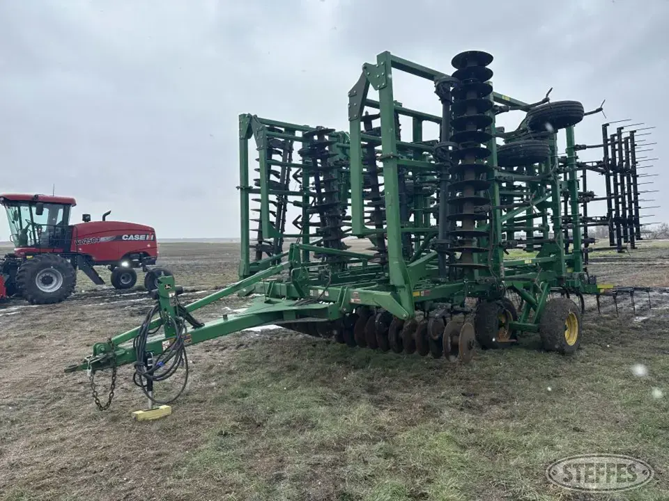 John Deere 2310 Soil Finisher
