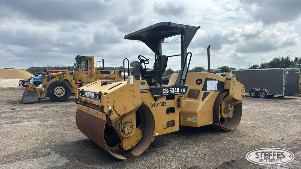 CAT CB-534D Self-Propelled Tandem Compactor