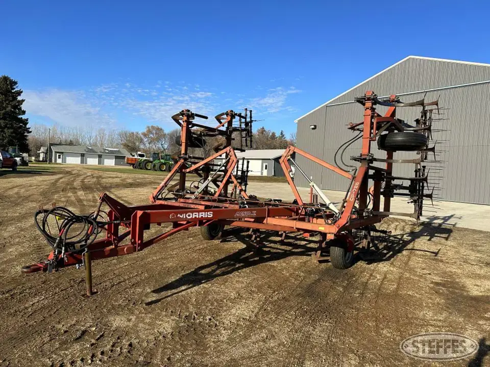 Morris Magnum II CP-725 Chisel Plow