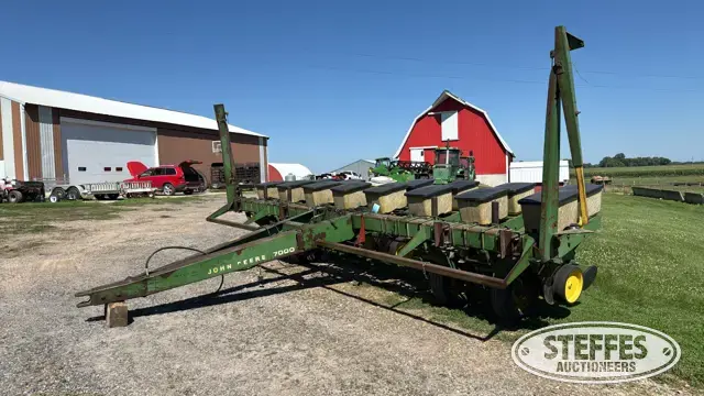 John Deere 7000