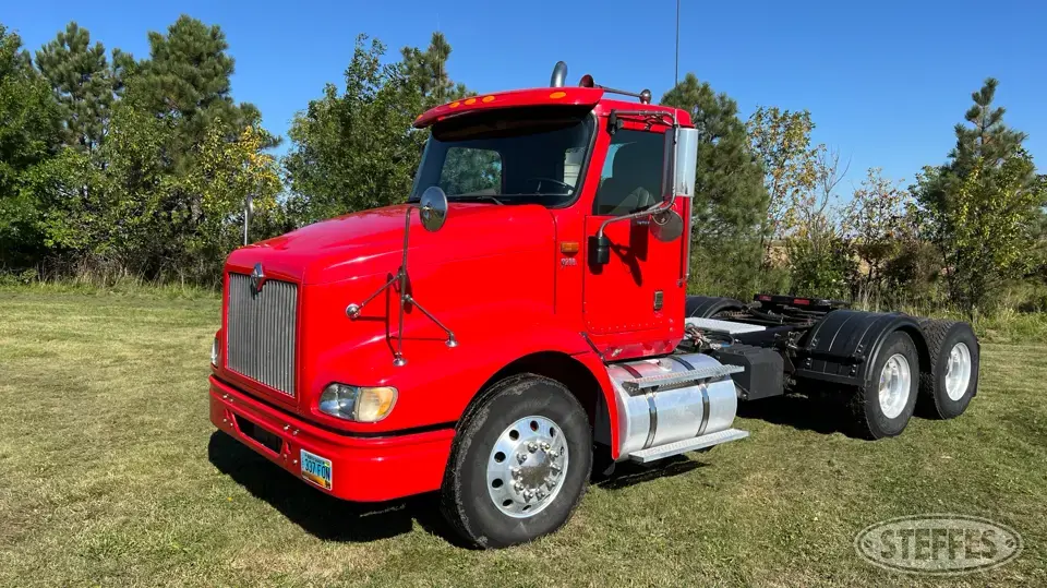 2006 International 9200i Conventional Truck without Sleeper
