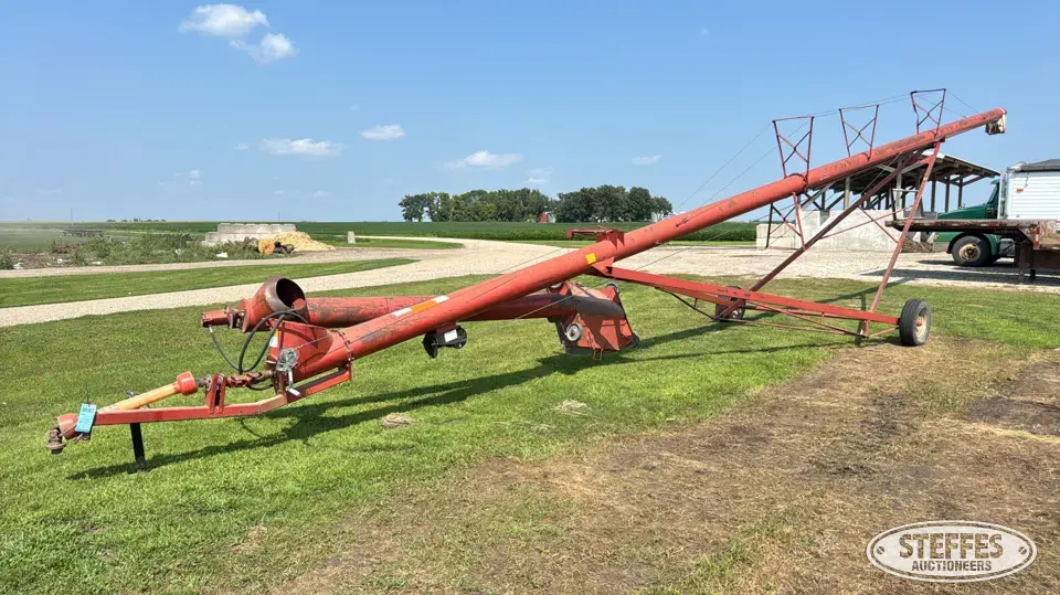 Feterl swing hopper auger
