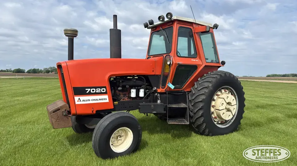 1978 Allis-Chalmers 7020 2WD Tractor