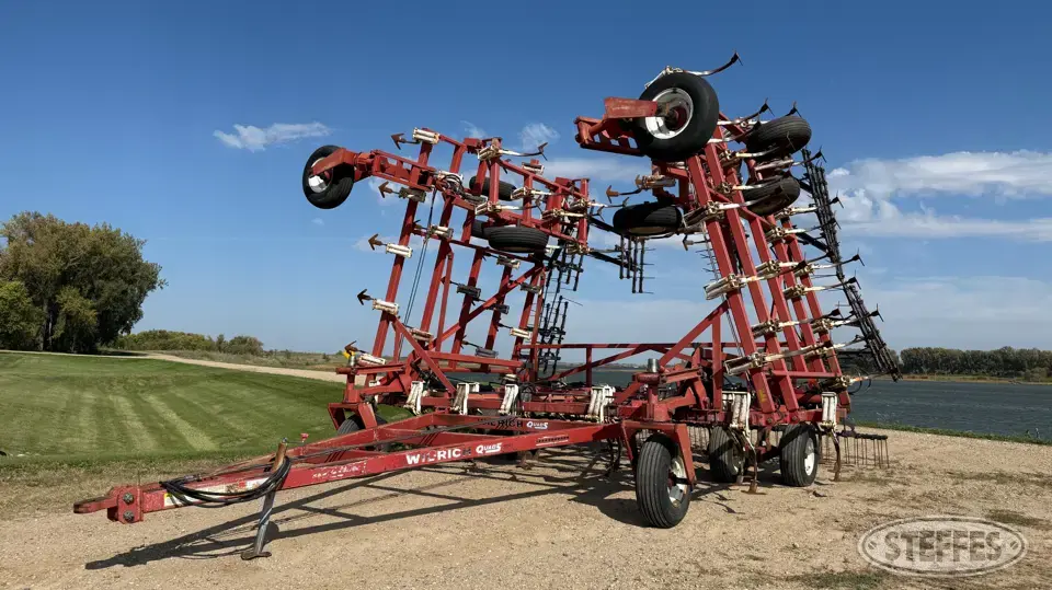 Wil-Rich Quad 5 Field Cultivator