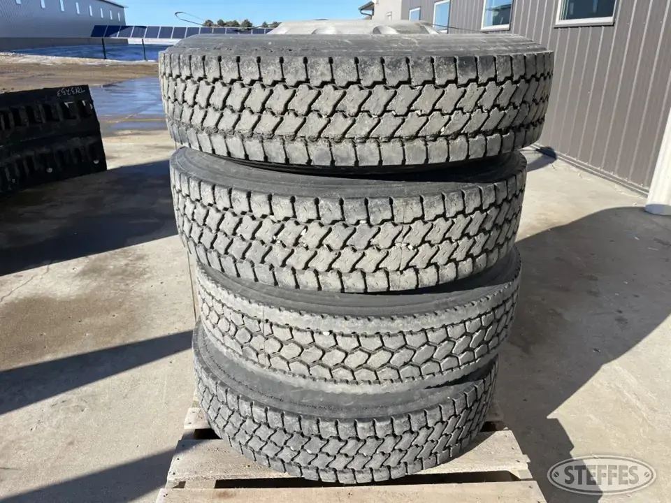 (4) Sumitomo 295/75R22.5 tires Truck Tire
