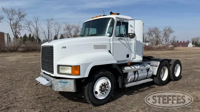 1998 Mack CH613