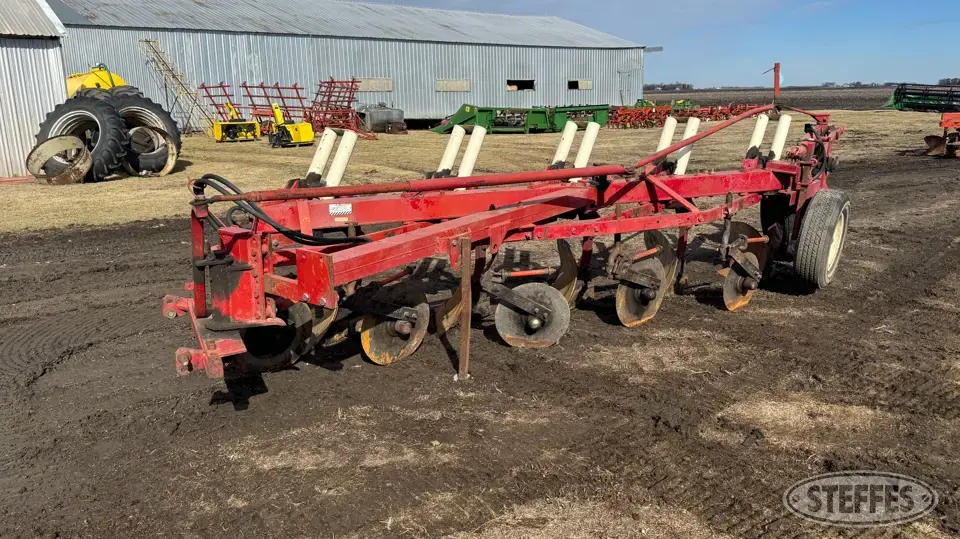 International 700 Automatic Plow