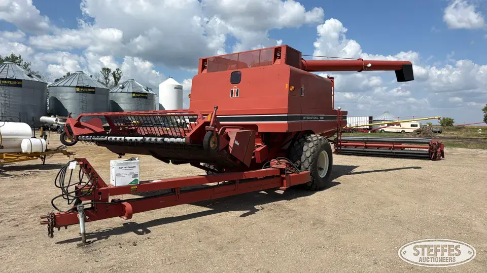International 1482 Combine