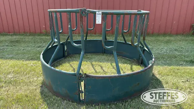 Round bale ring feeder