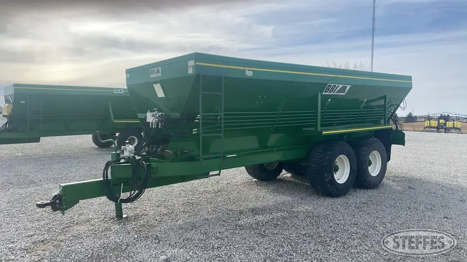 BBI Pull-Type Dry Spreader